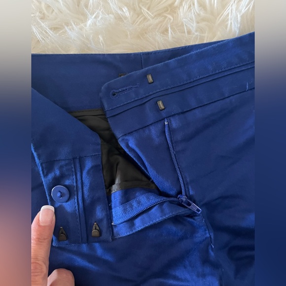 Express Shorts - Picture 5 of 6